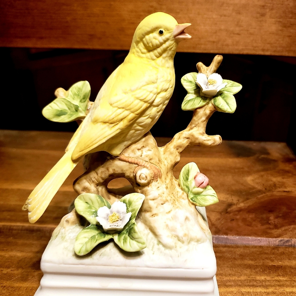 Vintage porcelain Gorham Canary Music Box